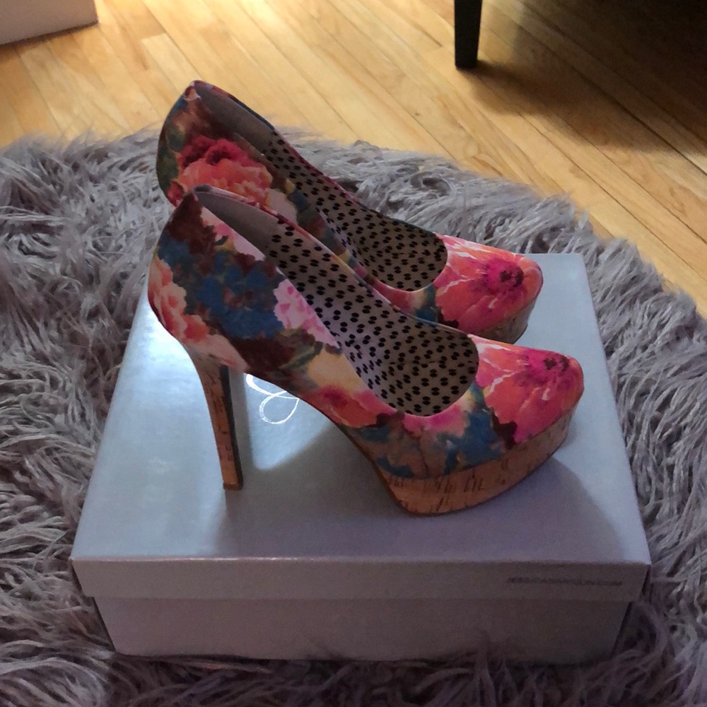 Jessica Simpson Platforms - Picture 2 of 8